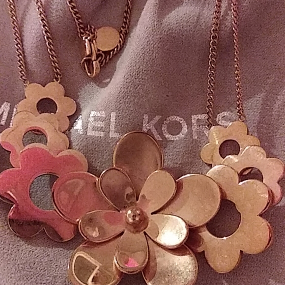 Michael kors neacklace wore one time rose gold - Picture 1 of 5